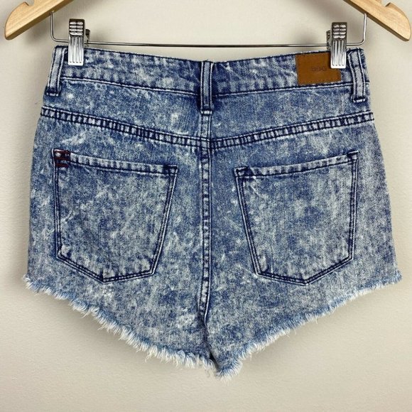 BDG High Rise Shorts 26 Acid Wash Dree Cheeky‎ Fray Hem 5 Pocket Denim - Picture 4 of 11